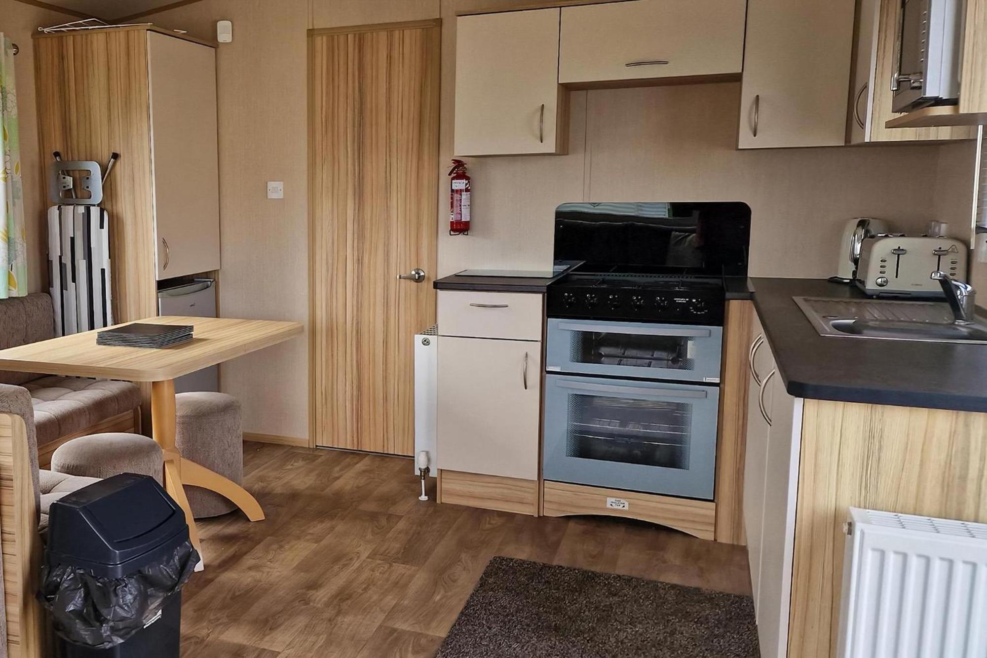 8 Berth Caravan For Hire At Manor Park Near To A Great Beach Ref 23041C Hunstanton Eksteriør bilde