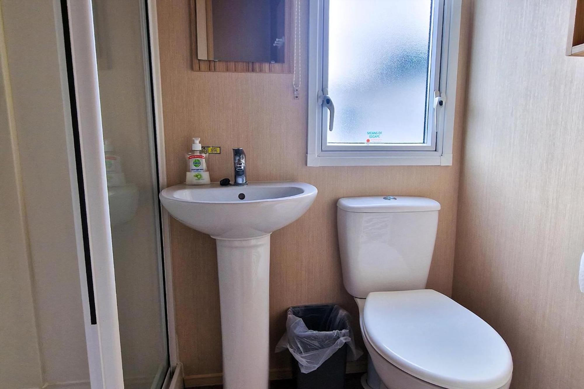 8 Berth Caravan For Hire At Manor Park Near To A Great Beach Ref 23041C Hunstanton Eksteriør bilde